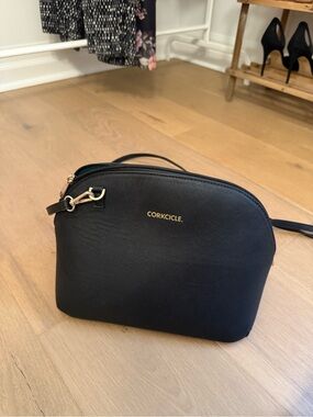 Corkcicle Black Crossbody lunch box with Gold Hardware